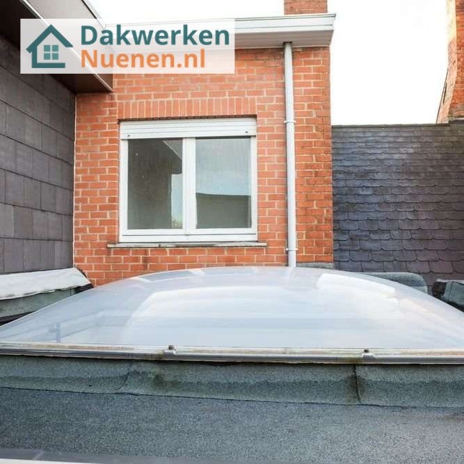 Inspectie van een plat dak in nuenen met lichtkoepel